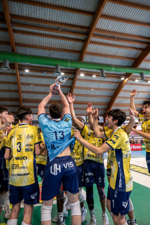 Modena alza al cielo il trofeo