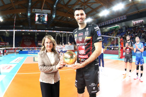 Presidente Simona Sileoni consegna Premio di Lega ad Adis Lagumdzija